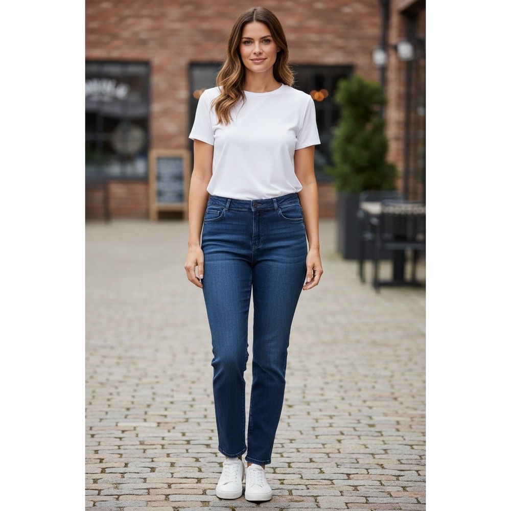 Women's Mid Rise Straight Leg Jeans Dark Wash‎ Size 20